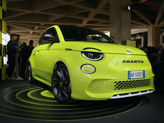 Abarth 500e: Vom Blitz getroffen - Bild 1