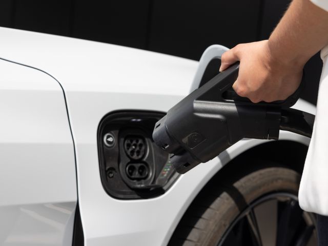 Jeder sechste Neuwagen ist ein reines Elektroauto - Bild 1