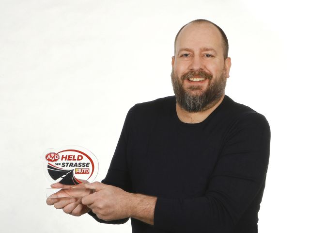 „Held der Straße“ stoppt bewusstlosen Fahrer - Bild 1