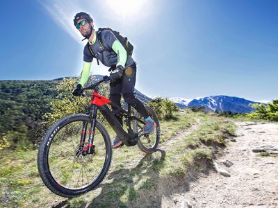 ADAC stellt E-Mountainbikes auf den Prüfstand