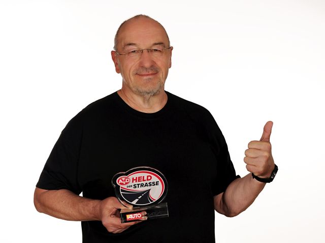 Held der Straße: Nur einer hilft - Bild 1