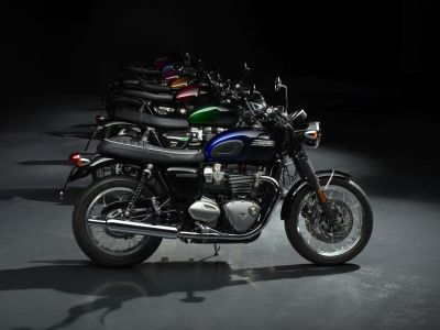 Triumph lackiert von Hand