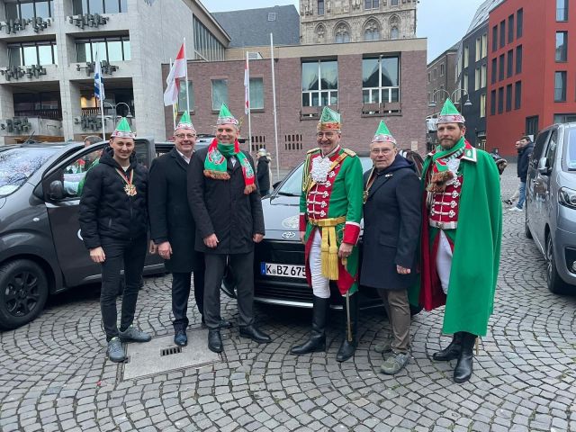 Karnevalsgesellschaft mit Toyota unterwegs - Bild 1