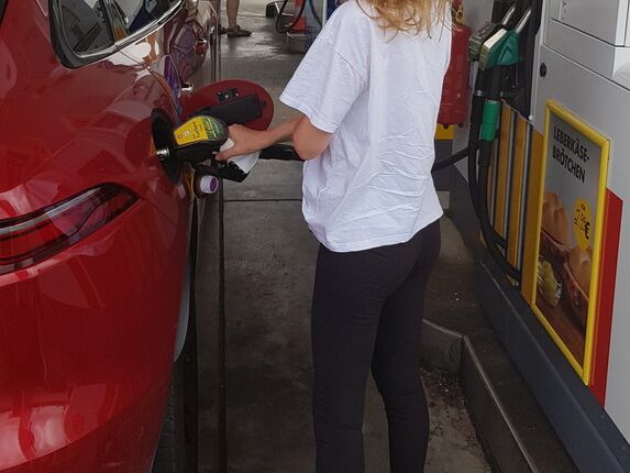 Tanken war in der ersten Jahreshälfte günstiger als 2024 - Bild 1