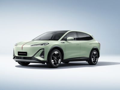 IAA 2025: Das HUD von Hongqi schafft 65 Zoll Augmented Reality