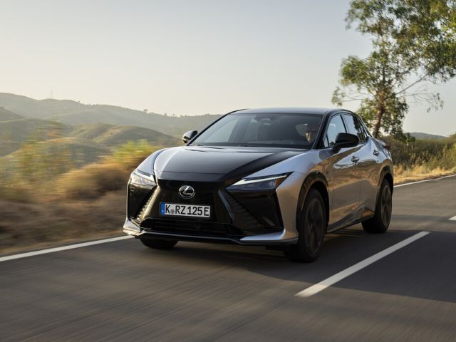Lexus RZ erlebt Premiere im Handel - Bild 1