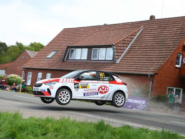 Max Reiter gewinnt den ersten Lauf des ADAC-Opel-e-Rally-Cups - Bild 1