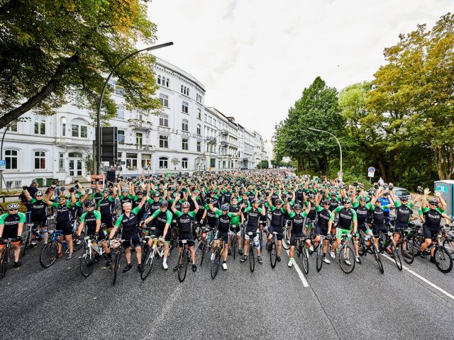 225 Radfahrer im grünen Skoda-Trikot - Bild 1