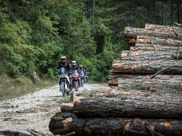 Mit Ducati ins Abenteuer - Bild 1