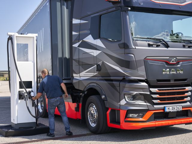 MAN und Siemens fordern mehr Tempo - Bild 1