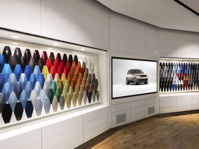 Jaguar Land Rover investiert kräftig in Farben