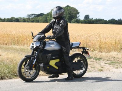 Mit einem Griff beschleunigen und bremsen