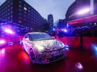 Der Cupra Raval präsentiert sich auf dem roten Teppich