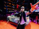 Der Cupra Raval präsentiert sich auf dem roten Teppich - Bild 3