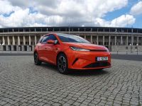 Fahrbericht BYD Dolphin G DM-i: Kleinwagen-Konkurrent mit Kabelanschluss