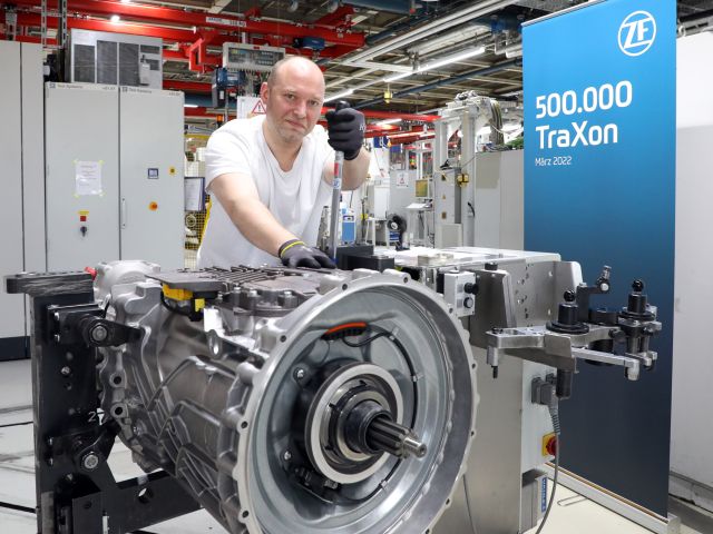 Der Jubilar spart bis zu acht Prozent Kraftstoff - Bild 1