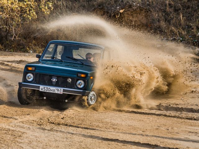 Lada: Renault steigt aus und hält sich eine Tür offen - Bild 1