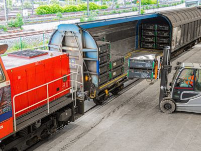 Batteriemodule reisen bei Audi mit der Bahn
