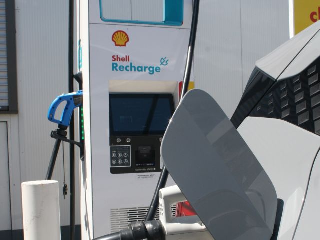 E-Autos und Ladepunkte: Die Lücke wird immer größer - Bild 1