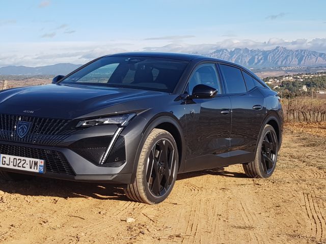 Fahrbericht Peugeot 408: Schräge Kreuzung - Bild 1