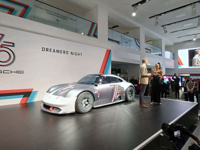 Porsche entführt mit dem Vision 357 in Traumwelten
