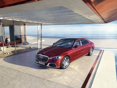 Mercedes-Maybach schwimmt mit dem Strom