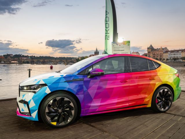 Skoda zeigt beim Prague Pride Festival Farbe - Bild 1
