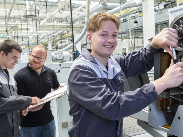 Opel übernimmt alle Auszubildenen - Bild 1