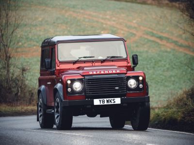 Land Rover haucht alten Defender mit einem V8 neues Leben ein