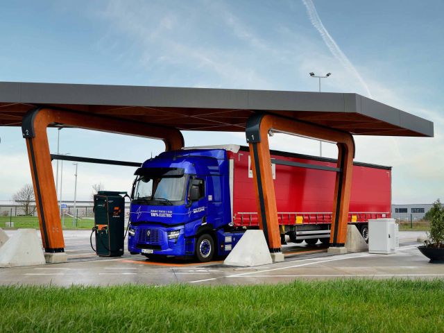 Erster LKW-Ladepark in Deutschland eröffnet - Bild 1