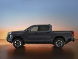 Toyota Hilux: Der Pick-up fährt erstmals auch vollelektrisch - Bild 46