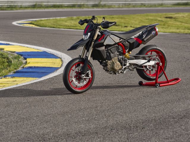 Ducati Hypermotard 698 jetzt auch in Schwarz mit zwei Extras - Bild 1