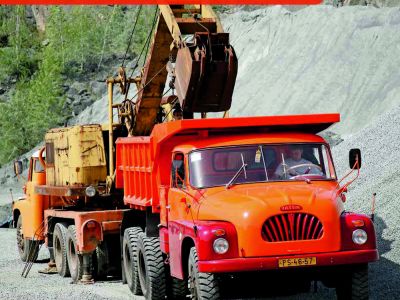 Im Bücherregal: Mit Zentralrohrrahmen und Pendelachsen überlebt