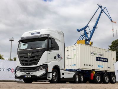 Der Nikola Tre BEV geht in Hamburg in den Testbetrieb