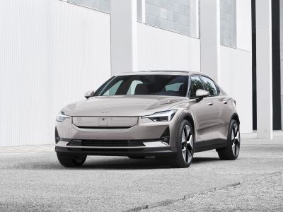 Der Polestar 2 leistet mehr und kommt künftig weiter