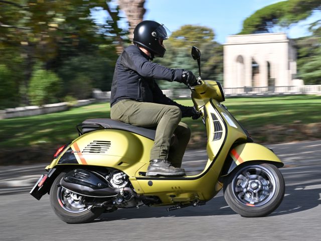 Fahrbericht Vespa GTS 125/300: Ikone reloaded - Bild 1
