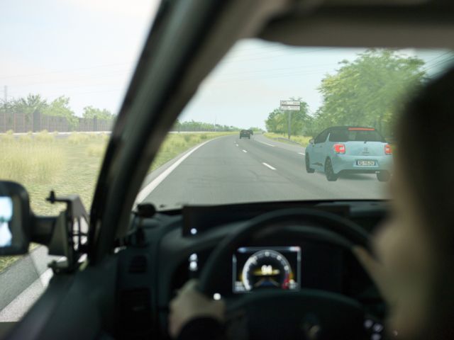 Renault nimmt den wohl leistungsfähigsten Fahrsimulator in Betrieb - Bild 1