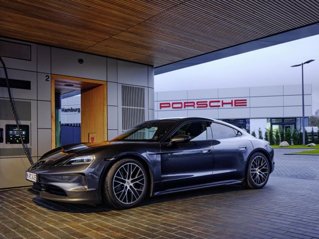 Porsche weiht weitere Charging Lounge ein - Bild 1