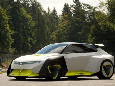 Dieser Opel Corsa ist 320 km/h schnell