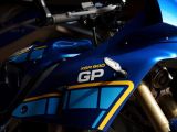 Blaue Yamaha XSR 900 GP erinnert an Christian Sarron - Bild 12