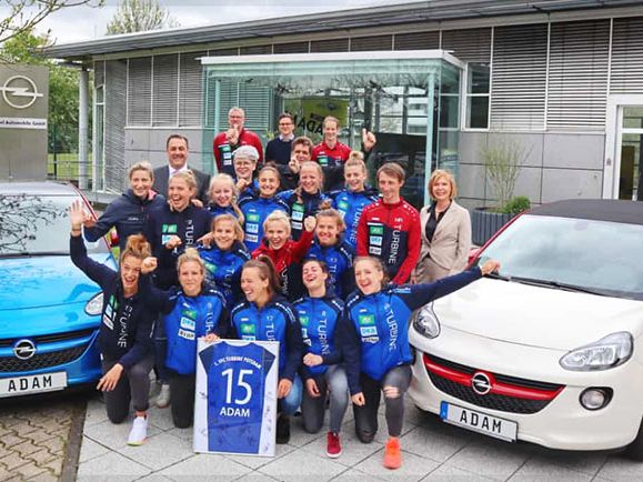 1. FFC Turbine Potsdam: Übergabe der neuen Flotte am Opel-Werk Eisenach - Bild 1