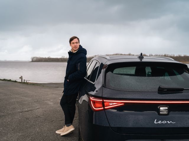 Schauspieler David Kross gibt mit Seat Gas - Bild 1