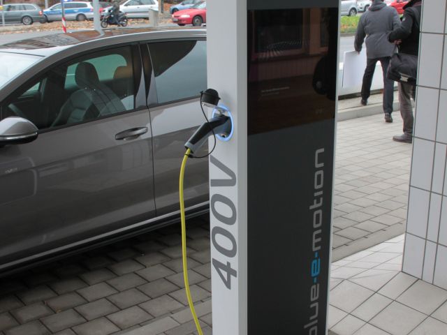 Kabinett beschließt Maßnahmen für schnelleren Aufbau der Ladeinfrastruktur  - Bild 1