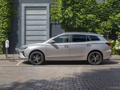 Mobileeee übernimmt 20 MG 5