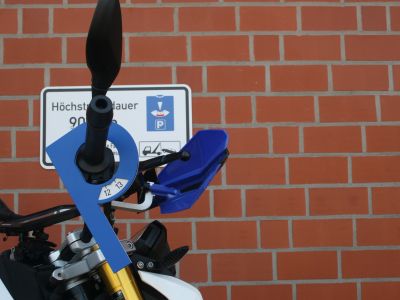 Die Parkscheibe für Motorradfahrer