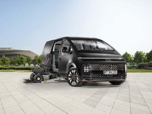 Hyundai baut den Staria für Rollstuhlfahrer um - Bild 1