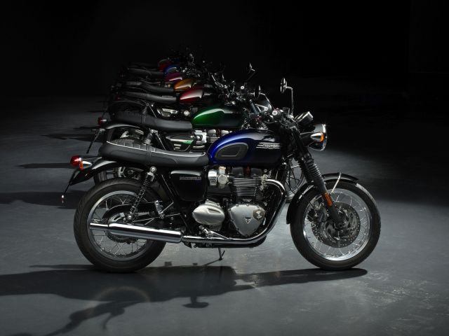 Triumph lackiert von Hand - Bild 1