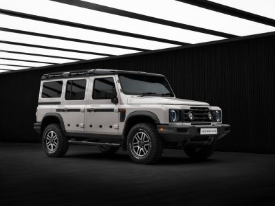 Der Ineos Grenadier gratuliert Belstaff