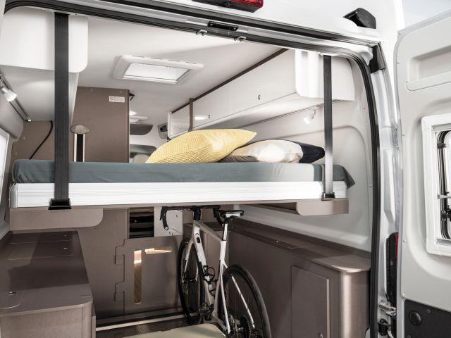 Höhenverstellbares Bett im Heck - Bild 1