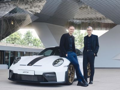 Porsche kann Rekordumsatz nahezu halten